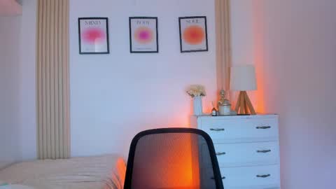 Lia 3 online show from April 2026 04:34:02 PM