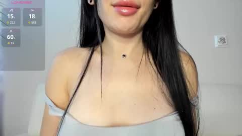 Snapshot of _little_minxxx_ chatting on November 2025 12:05:02 AM Julia online show from November 2025 12:05:02 AM