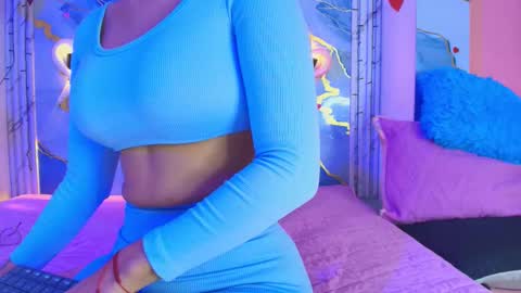 Lorrayne online show from February 2026 12:15:01 PM