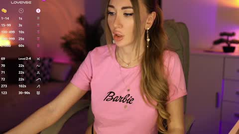 Snapshot of _lovly chatting on December 2024 12:05:02 PM Melanie online show from December 2024 12:05:02 PM