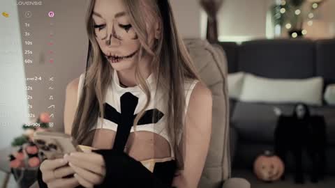 Snapshot of _lovly chatting on October 2025 10:49:02 AM Melanie online show from October 2025 10:49:02 AM