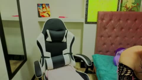 Lucia online show from October 2025 08:53:02 PM