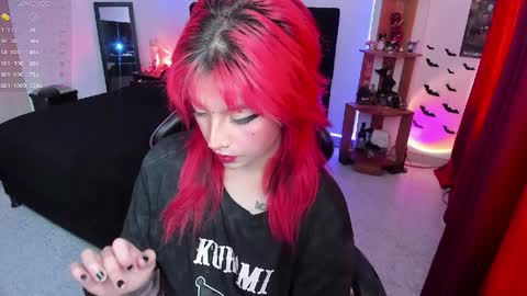 Queen.  Help me reach 100 thumbs up  online show from April 2026 09:31:01 PM