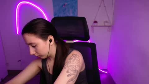 Luna online show from November 2025 12:27:02 PM