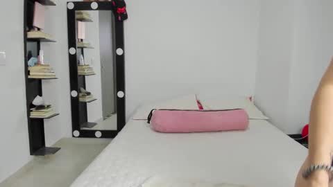 Luna online show from September 2025 12:33:01 AM