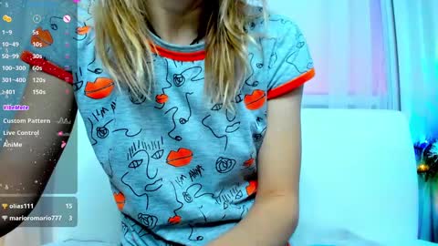 Snapshot of _mari_so chatting on January 2025 04:28:01 AM Scarlett online show from January 2025 04:28:01 AM