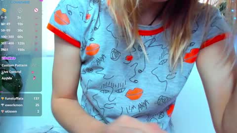 Snapshot of _mari_so chatting on February 2025 07:50:02 AM Scarlett online show from February 2025 07:50:02 AM