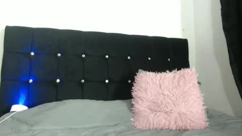 Snapshot of _maria__maria chatting on December 2024 10:06:01 PM _maria__maria online show from December 2024 10:06:01 PM