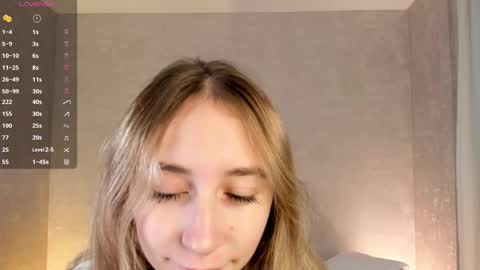  Gwen  online show from October 2025 03:05:01 AM