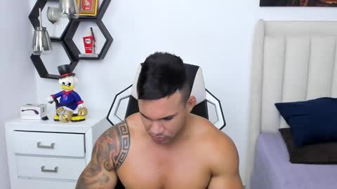 _matthew_santos_ online show from January 2025 12:00:01 AM