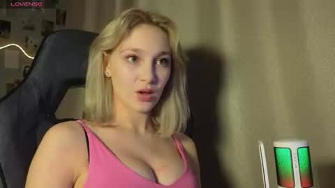 Snapshot of _mayaroberts chatting on June 2026 06:16:01 PM Im Cassy online show from June 2026 06:16:01 PM