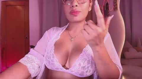 Snapshot of _megan_akbar chatting on May 2026 02:33:01 PM Marce online show from May 2026 02:33:01 PM