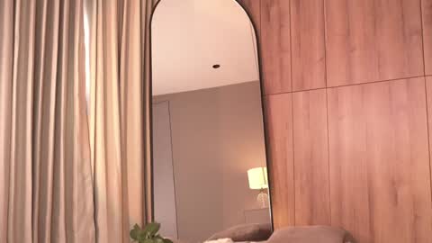     online show from September 2025 07:04:01 PM