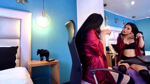 Mia online show from October 2025 11:33:02 AM