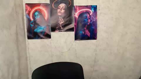 Mia online show from October 2025 02:04:01 PM