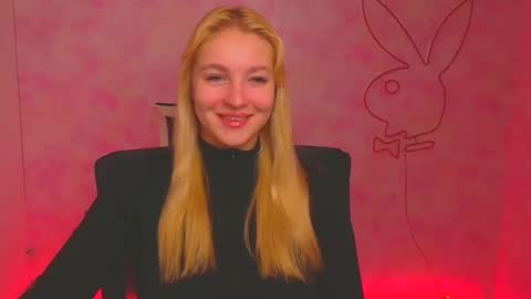 Snapshot of _mila_la_ chatting on December 2024 06:48:02 AM Melanie online show from December 2024 06:48:02 AM
