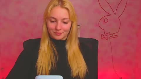 Snapshot of _mila_la_ chatting on December 2024 07:17:01 PM Melanie online show from December 2024 07:17:01 PM