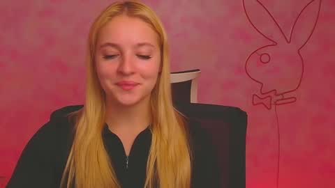 Snapshot of _mila_la_ chatting on December 2024 10:45:02 AM Melanie online show from December 2024 10:45:02 AM