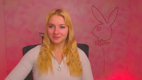 Snapshot of _mila_la_ chatting on December 2024 06:54:02 AM Melanie online show from December 2024 06:54:02 AM