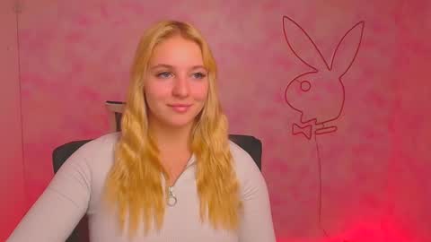 Snapshot of _mila_la_ chatting on December 2024 09:57:01 AM Melanie online show from December 2024 09:57:01 AM
