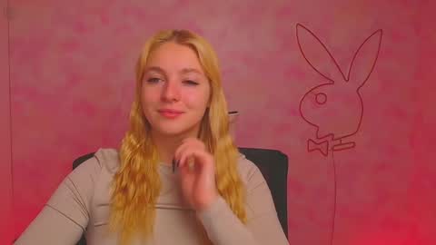 Snapshot of _mila_la_ chatting on December 2024 07:05:01 AM Melanie online show from December 2024 07:05:01 AM