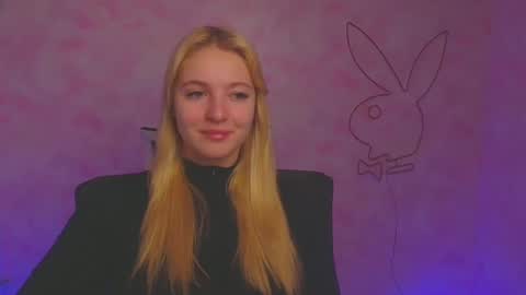 Snapshot of _mila_la_ chatting on December 2024 06:43:01 AM Melanie online show from December 2024 06:43:01 AM