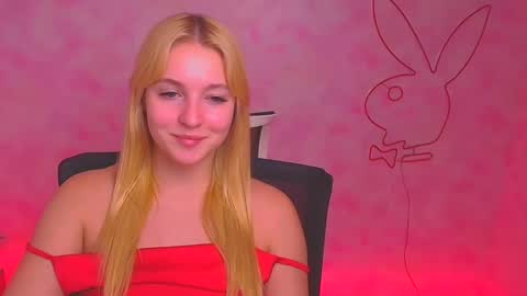 Snapshot of _mila_la_ chatting on December 2024 03:52:01 PM Melanie online show from December 2024 03:52:01 PM