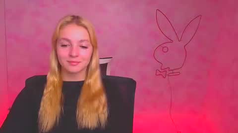 Snapshot of _mila_la_ chatting on December 2024 10:27:01 AM Melanie online show from December 2024 10:27:01 AM