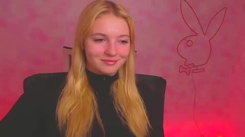 Snapshot of _mila_la_ chatting on December 2024 06:52:02 AM Melanie online show from December 2024 06:52:02 AM