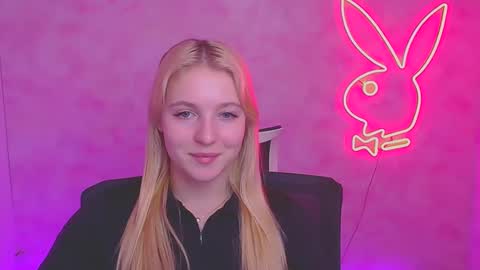 Snapshot of _mila_la_ chatting on February 2025 03:50:01 PM Melanie online show from February 2025 03:50:01 PM