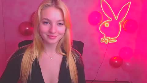 Snapshot of _mila_la_ chatting on February 2025 03:24:02 PM Melanie online show from February 2025 03:24:02 PM