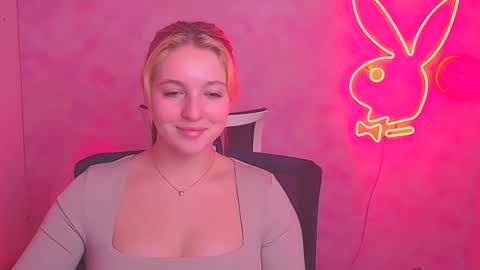 Snapshot of _mila_la_ chatting on February 2025 03:48:02 PM Melanie online show from February 2025 03:48:02 PM