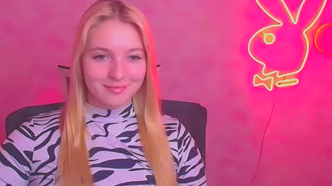 Snapshot of _mila_la_ chatting on February 2025 12:38:02 PM Melanie online show from February 2025 12:38:02 PM