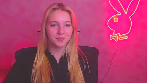 Snapshot of _mila_la_ chatting on February 2025 03:19:02 PM Melanie online show from February 2025 03:19:02 PM