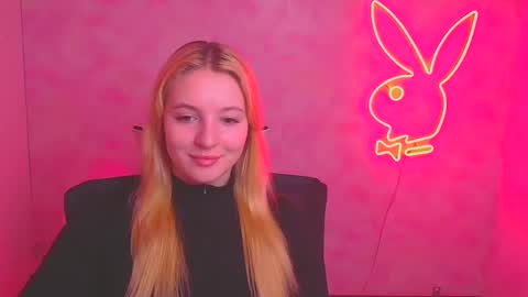 Snapshot of _mila_la_ chatting on February 2025 12:23:02 PM Melanie online show from February 2025 12:23:02 PM