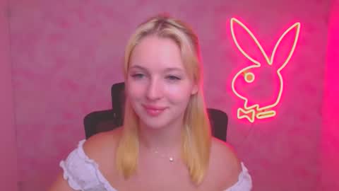 Snapshot of _mila_la_ chatting on September 2025 06:02:02 AM Melanie online show from September 2025 06:02:02 AM