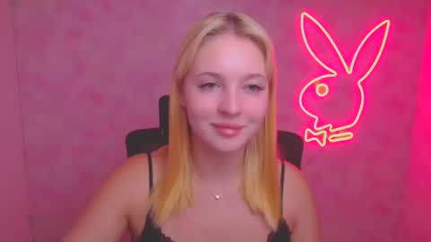 Snapshot of _mila_la_ chatting on September 2025 11:21:01 AM Melanie online show from September 2025 11:21:01 AM