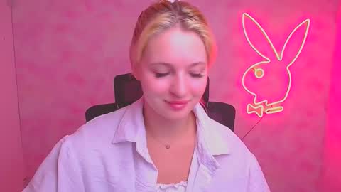 Snapshot of _mila_la_ chatting on September 2025 06:02:02 AM Melanie online show from September 2025 06:02:02 AM