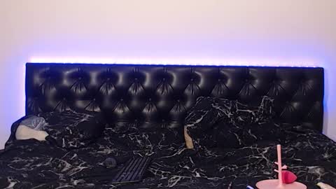 mikey and mia online show from October 2025 06:05:01 PM