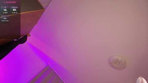 Snapshot of _miray_ chatting on October 2025 05:23:02 PM _miray_ online show from October 2025 05:23:02 PM