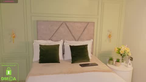 kimberley cruz online show from February 2026 01:01:02 PM