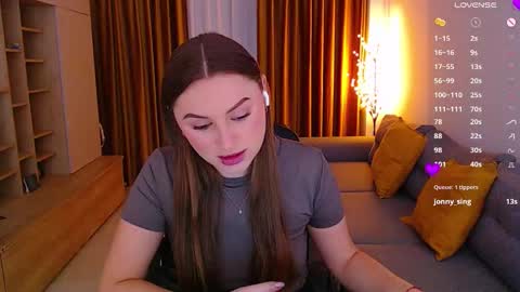 Mia online show from December 2025 08:45:02 AM