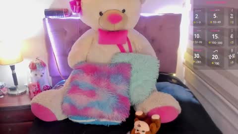 Emi   online show from February 2025 08:09:01 PM