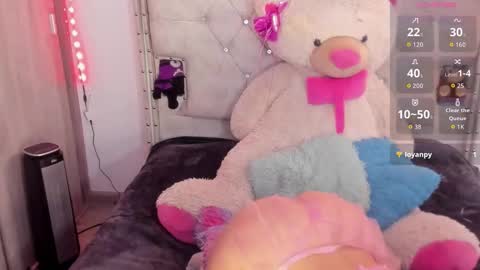 Emi   online show from October 2025 07:35:02 PM