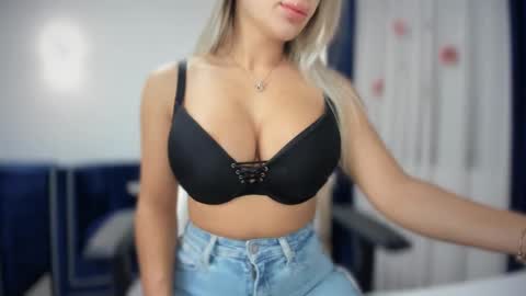Snapshot of _missperfection_ chatting on December 2024 03:30:01 AM .. my fav tip 1120040012123335 online show from December 2024 03:30:01 AM