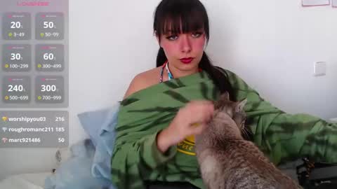 Sophia Help me get 100 thumbs up online show from February 2025 12:32:02 PM