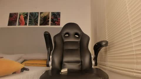 _molly_rosse_ online show from April 2026 01:41:01 PM