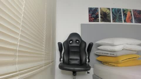 _molly_rosse_ online show from April 2026 12:22:01 PM