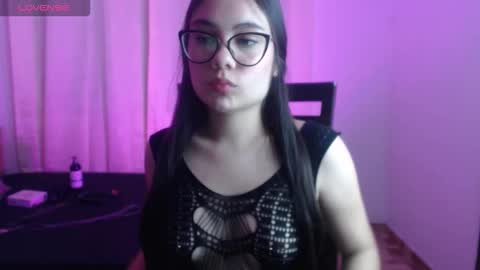 Snapshot of _moon_rosee chatting on February 2026 12:57:02 PM _moon_rosee online show from February 2026 12:57:02 PM