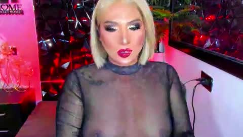 _natashacooper_ online show from April 2026 06:38:01 PM